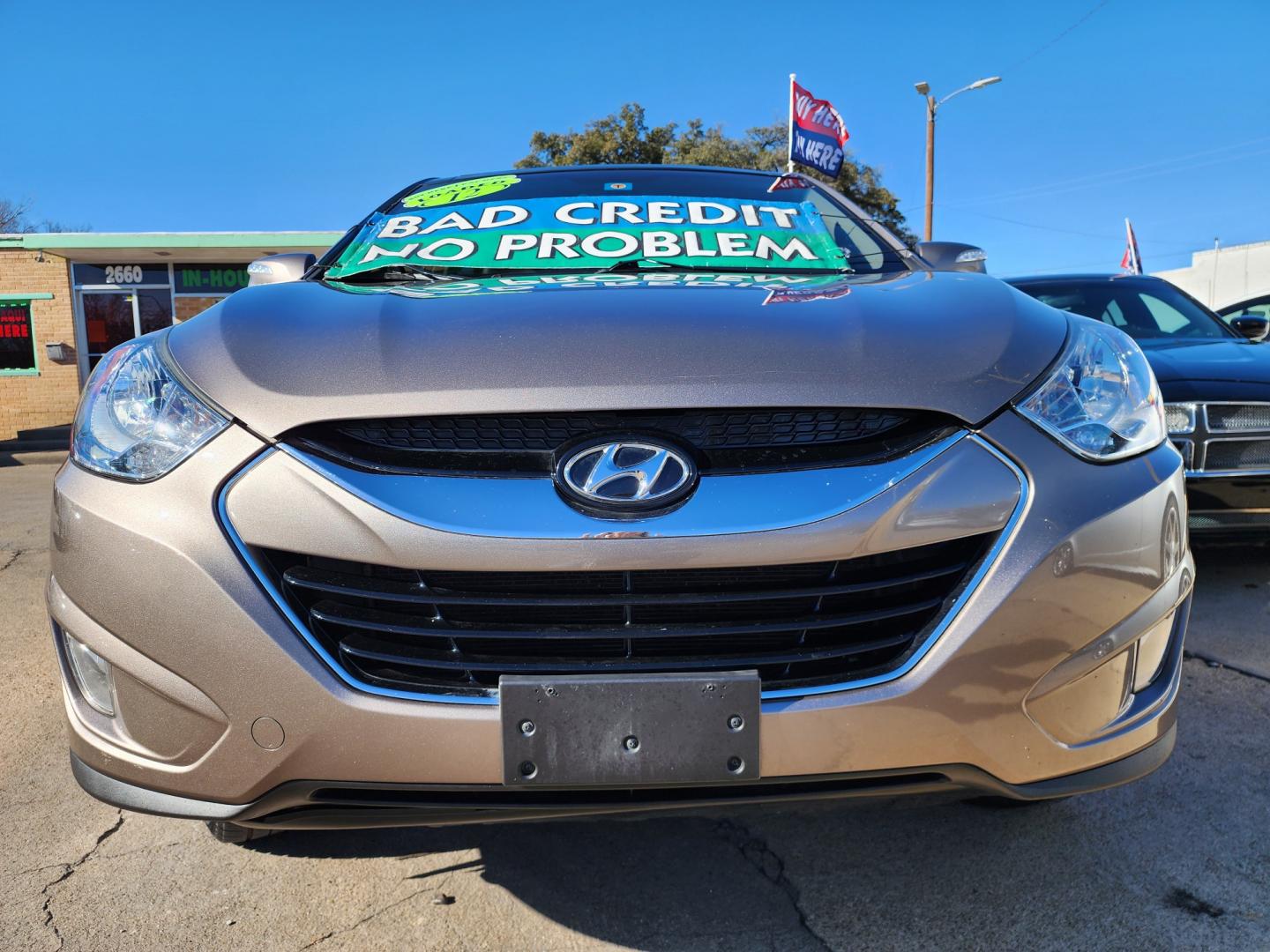 2012 GRAY Hyundai Tucson Limited (KM8JU3AC4CU) with an 2.4L L4 DOHC 16V engine, 6-Speed Automatic transmission, located at 2660 S.Garland Avenue, Garland, TX, 75041, (469) 298-3118, 32.885551, -96.655602 - Welcome to DallasAutos4Less, one of the Premier BUY HERE PAY HERE Dealers in the North Dallas Area. We specialize in financing to people with NO CREDIT or BAD CREDIT. We need proof of income, proof of residence, and a ID. Come buy your new car from us today!! This is a Very clean 2012 HYUNDAI TUC - Photo#9